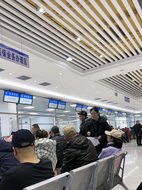 振和医生套取别人的医保卡里面的钱应该向哪个部门举报呢？手把手教你正确维权渠道